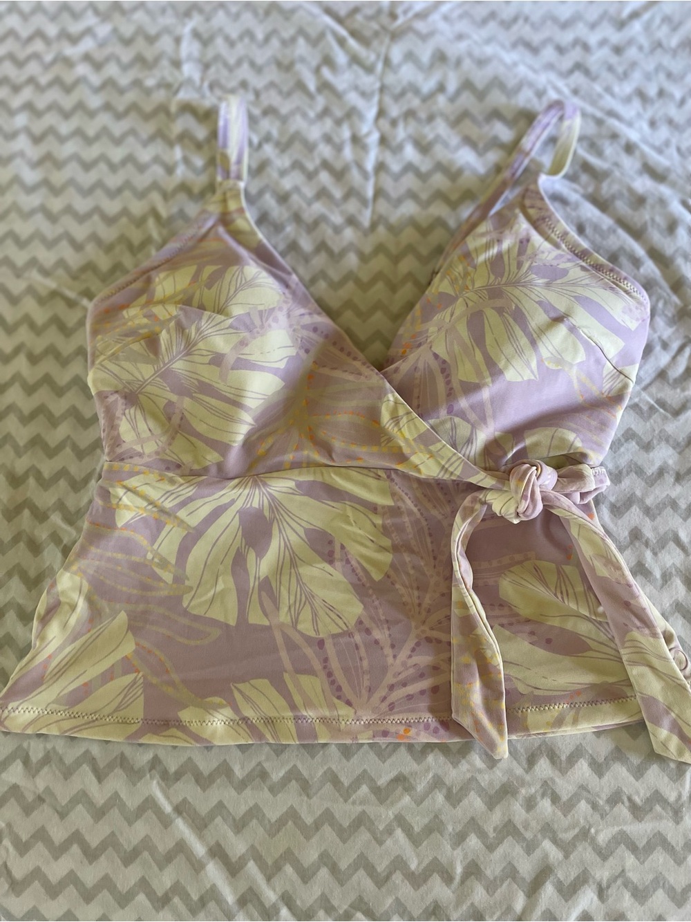 Calia / Carrie Underwood women's medium light purple floral tankini swimsuit top